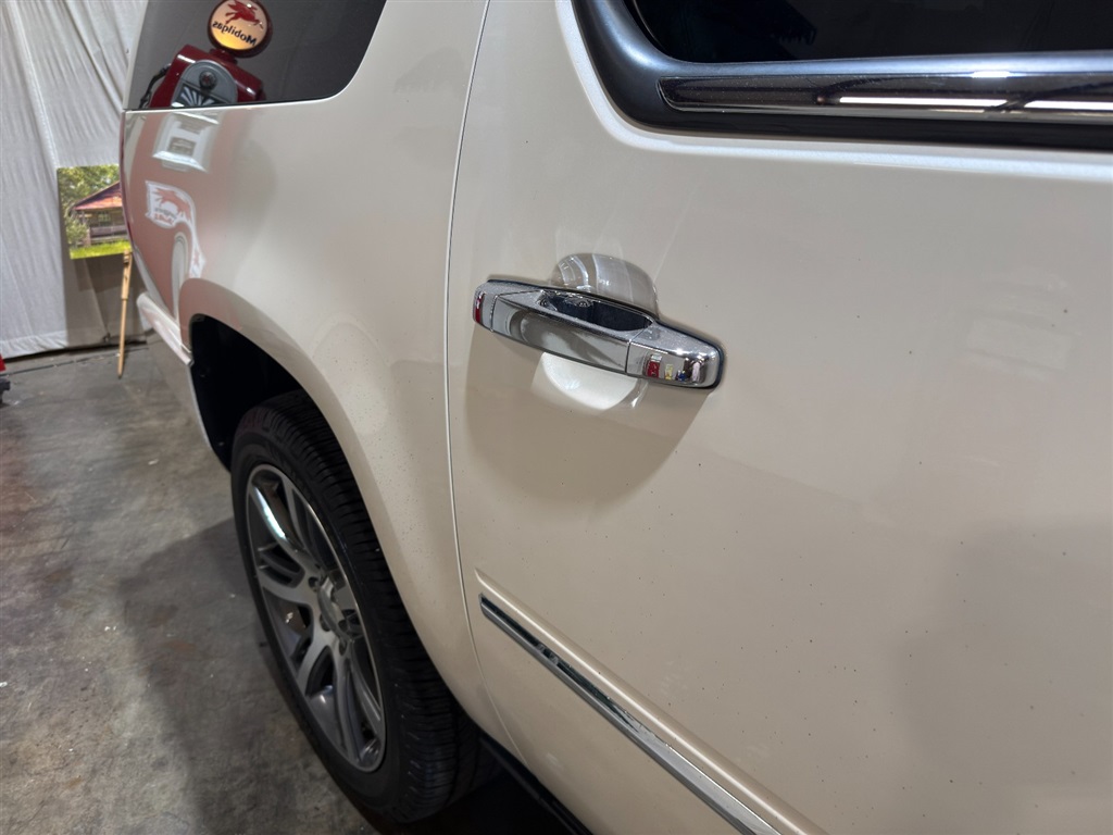 2010 Cadillac Escalade ESV 34