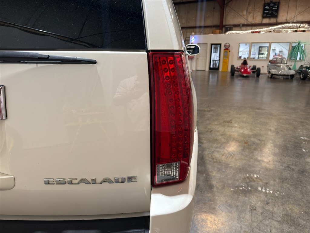2010 Cadillac Escalade ESV 36
