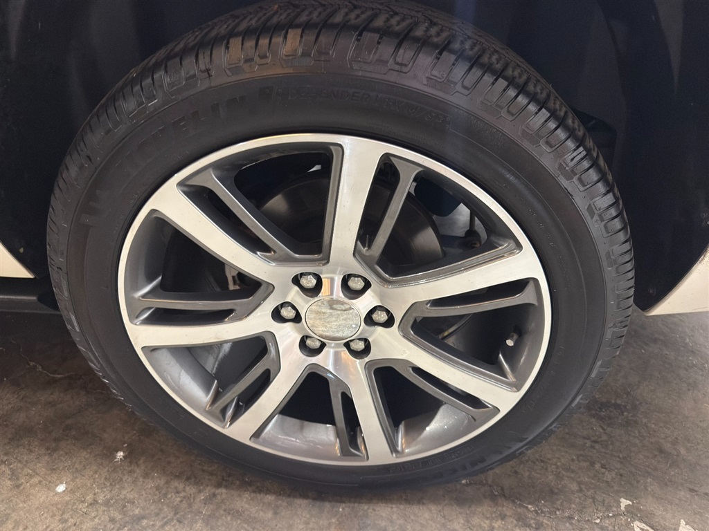 2010 Cadillac Escalade ESV 40