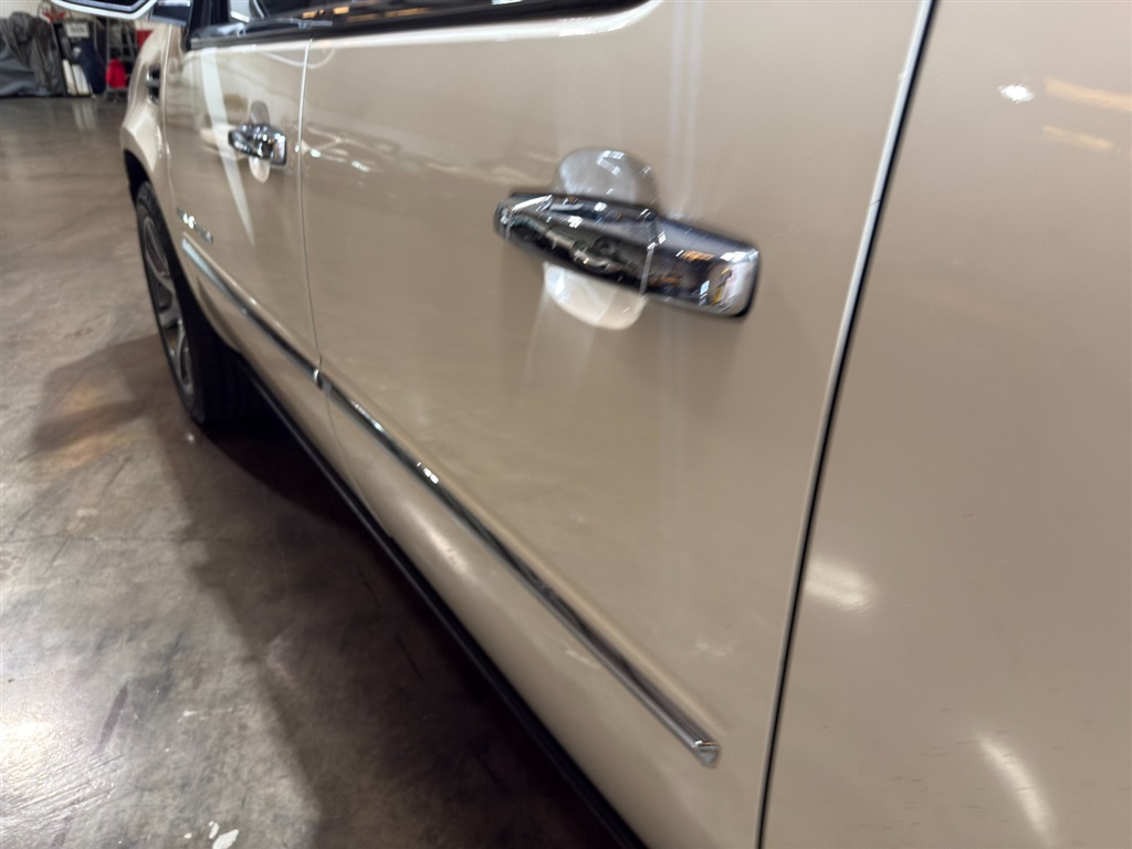 2010 Cadillac Escalade ESV 41