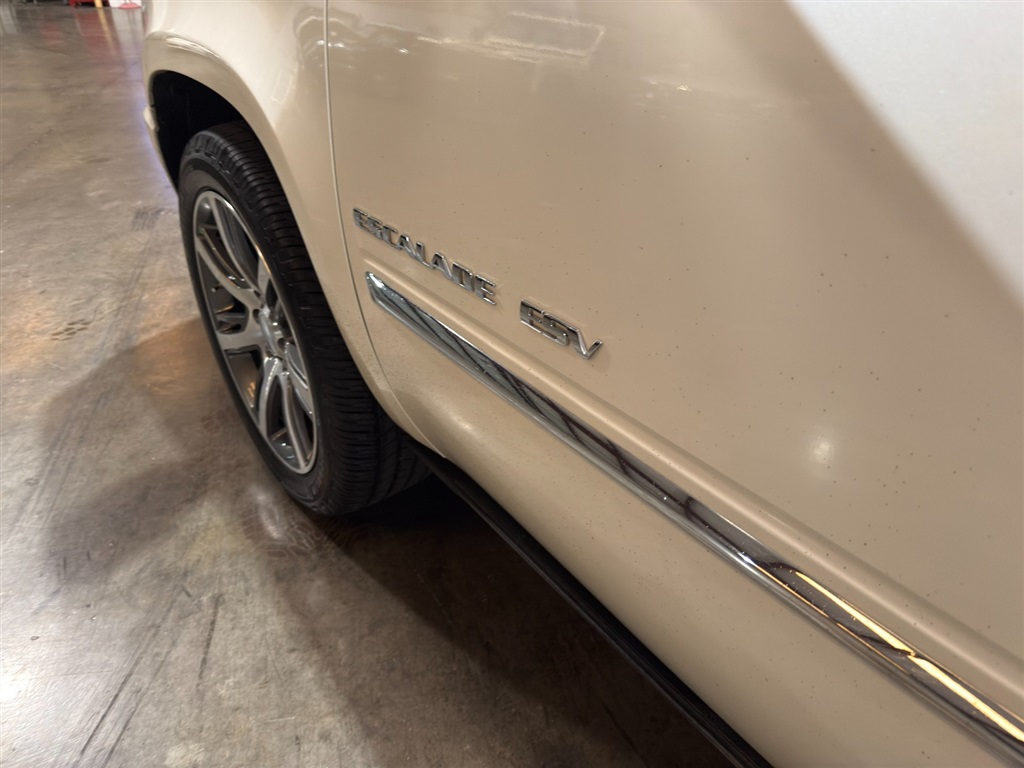 2010 Cadillac Escalade ESV 43