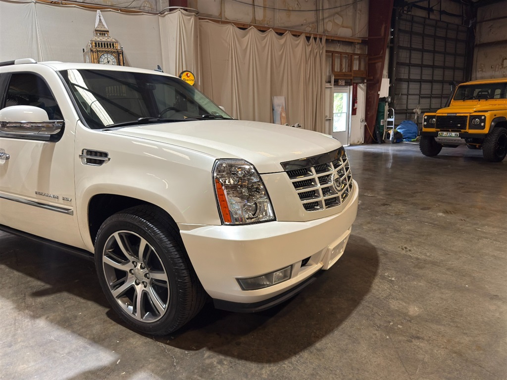 2010 Cadillac Escalade ESV 5