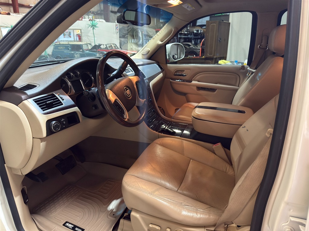 2010 Cadillac Escalade ESV 52