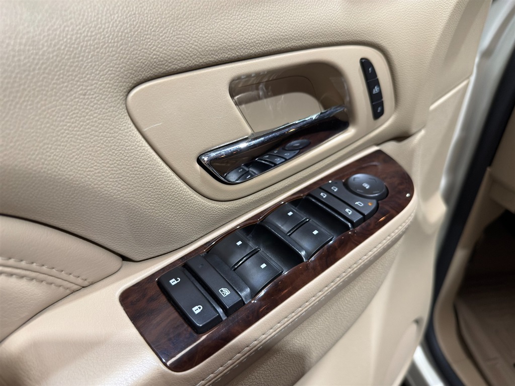 2010 Cadillac Escalade ESV 54