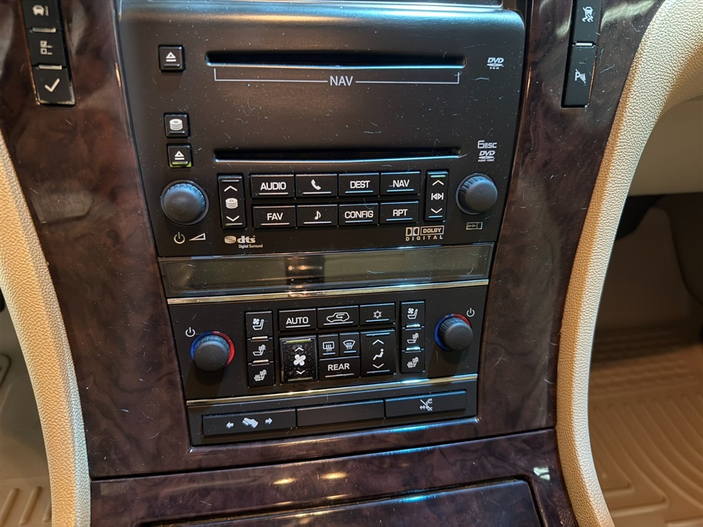 2010 Cadillac Escalade ESV 61