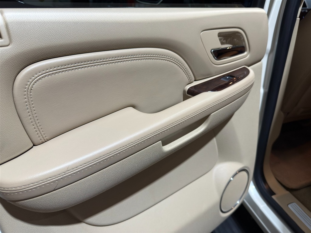 2010 Cadillac Escalade ESV 71