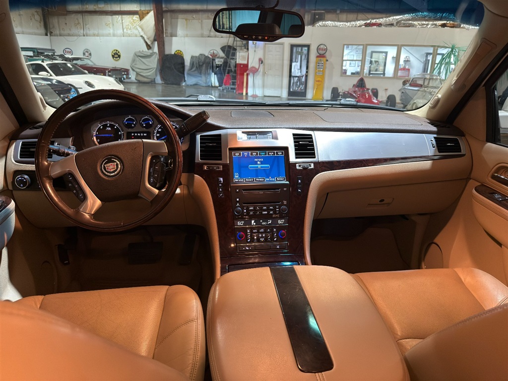 2010 Cadillac Escalade ESV 76