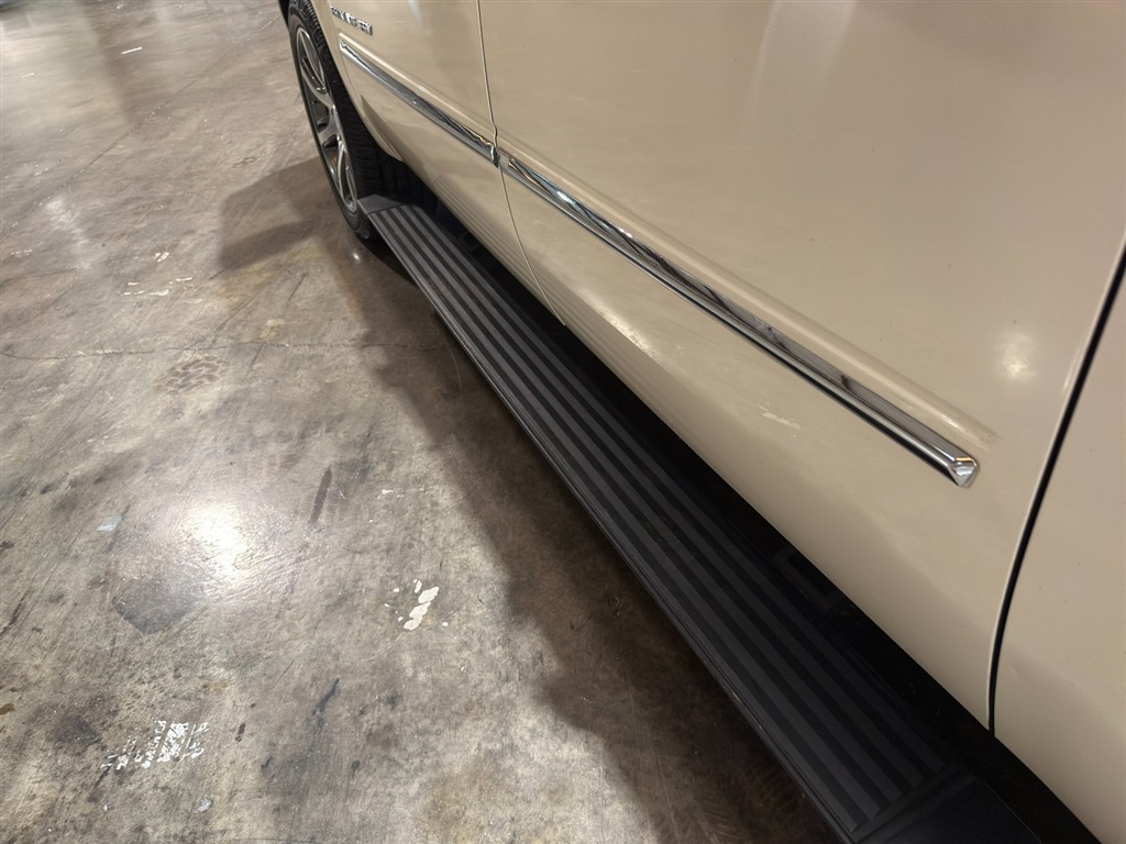 2010 Cadillac Escalade ESV 77