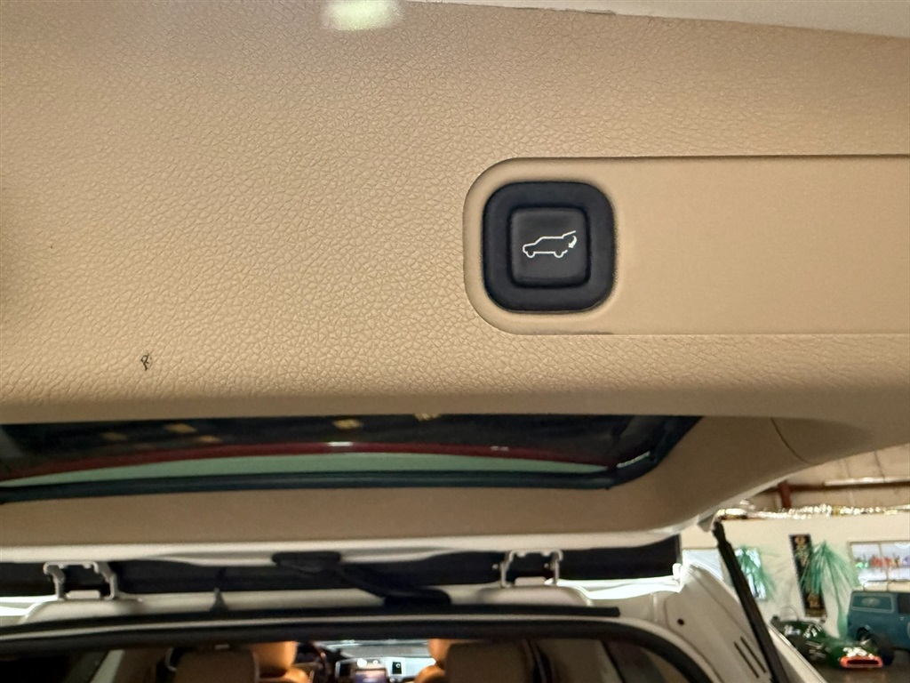 2010 Cadillac Escalade ESV 81
