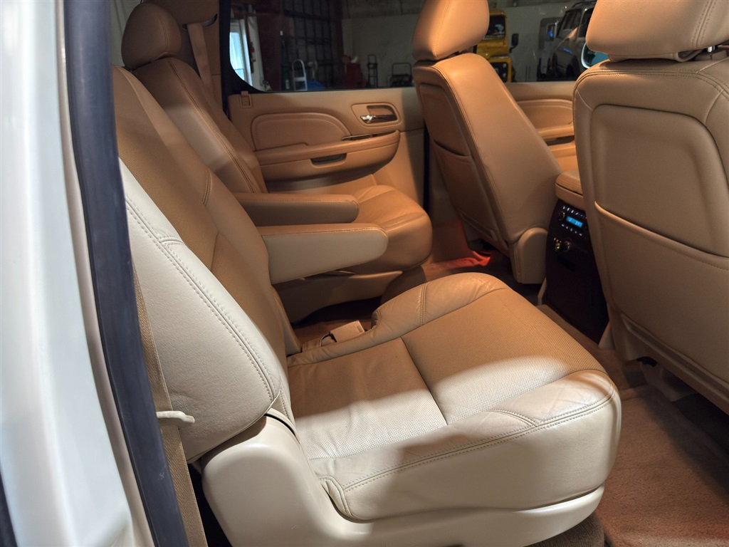 2010 Cadillac Escalade ESV 82