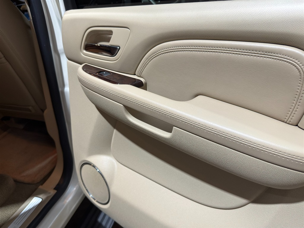 2010 Cadillac Escalade ESV 83