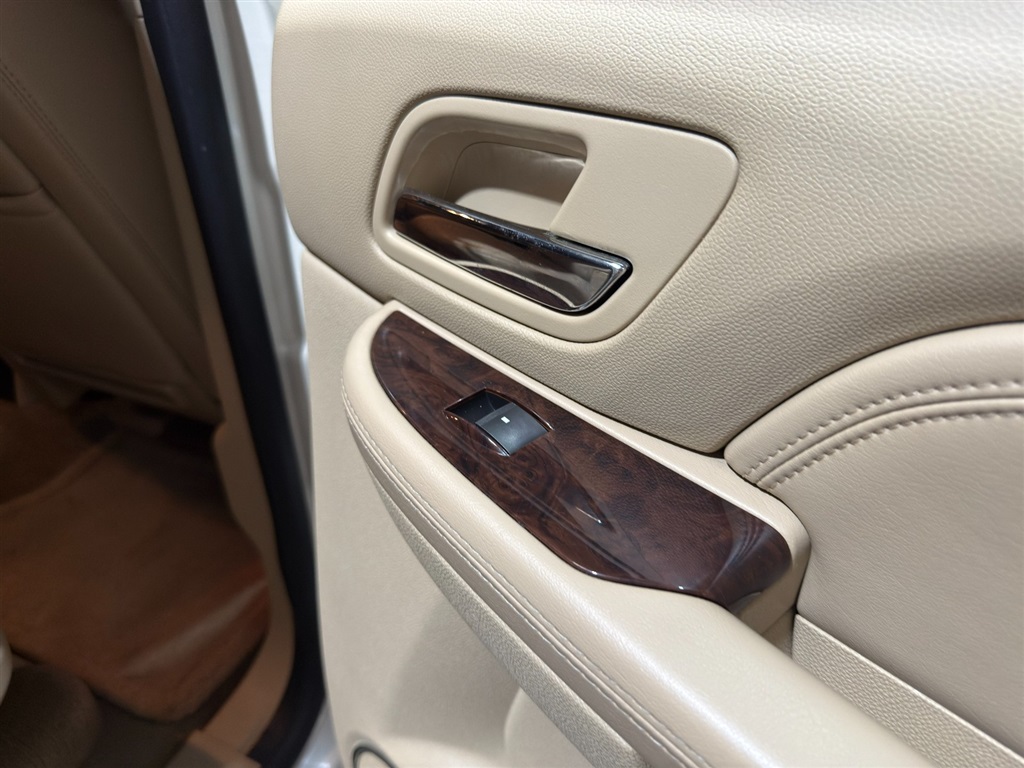 2010 Cadillac Escalade ESV 84