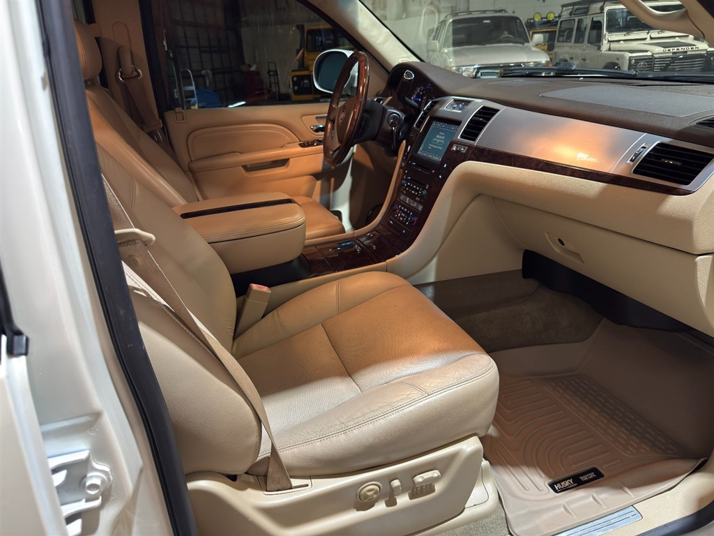 2010 Cadillac Escalade ESV 86