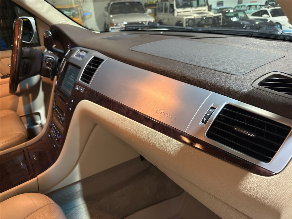 2010 Cadillac Escalade ESV 89