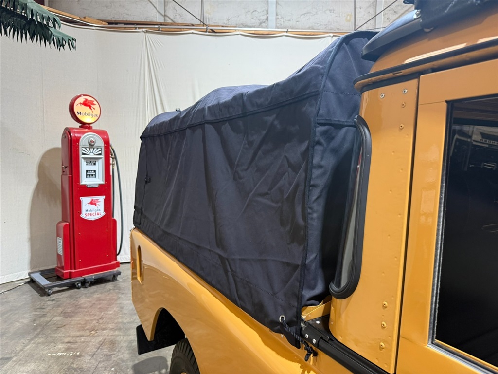 1981 Land Rover Series III 109 High Capacity Pick Up 33