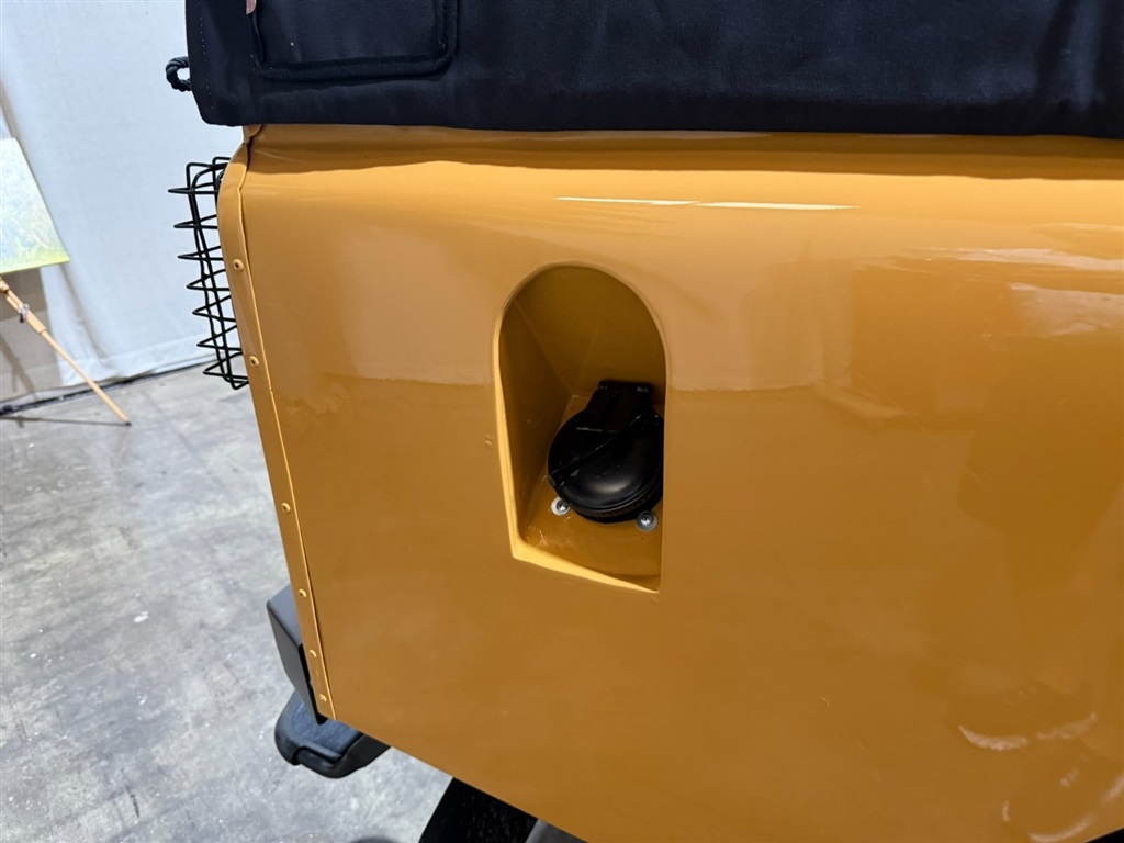 1981 Land Rover Series III 109 High Capacity Pick Up 36
