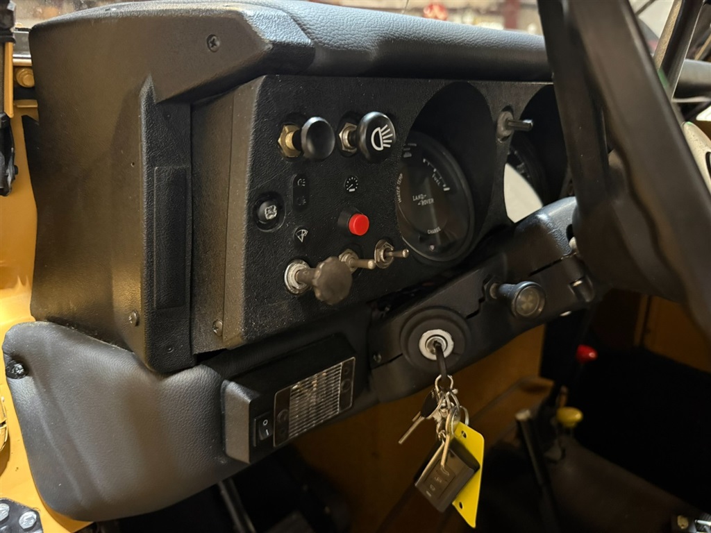 1981 Land Rover Series III 109 High Capacity Pick Up 74