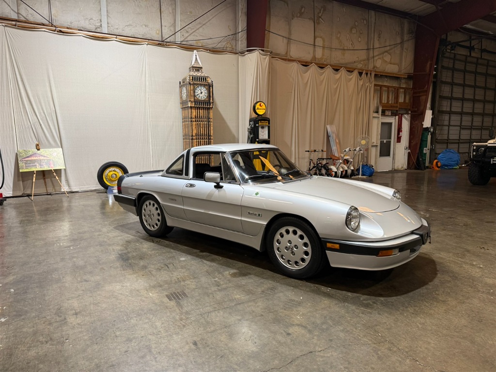 1987 Alfa Romeo Spider Quadrifoglio 1