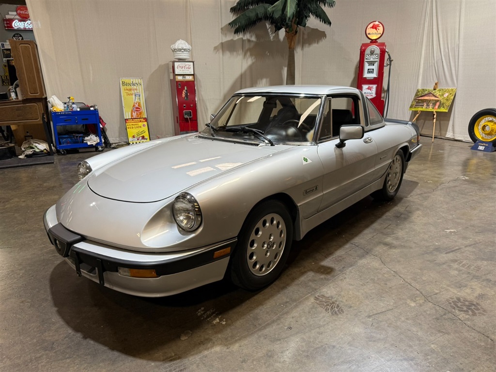 1987 Alfa Romeo Spider Quadrifoglio 10