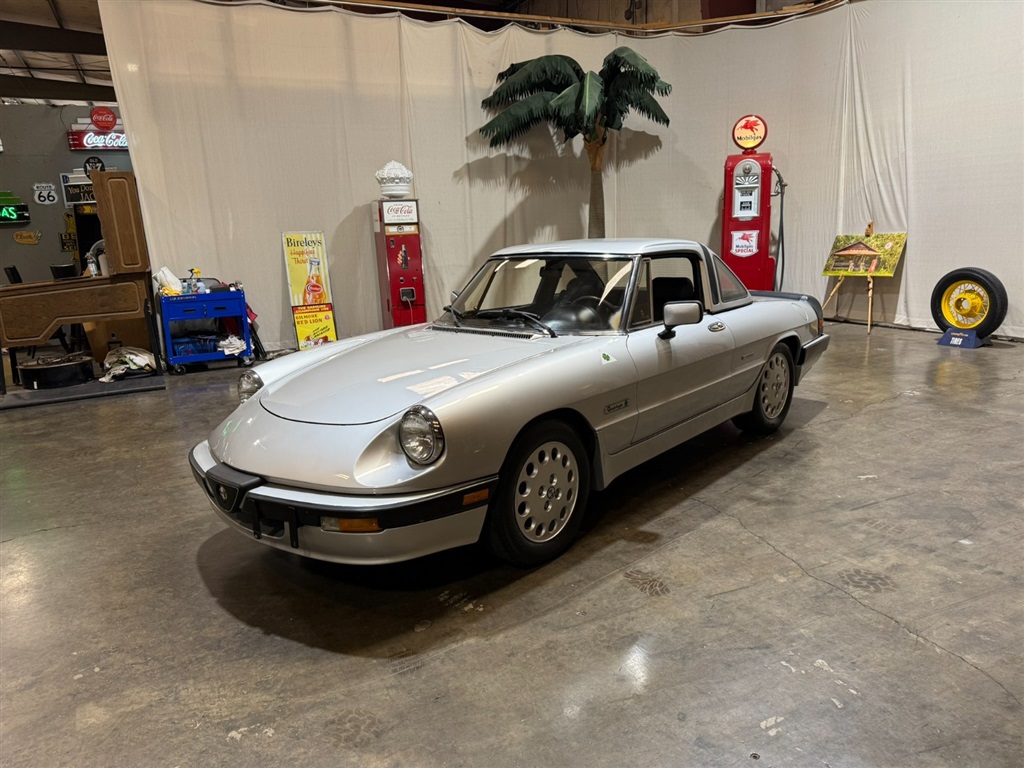 1987 Alfa Romeo Spider Quadrifoglio 11