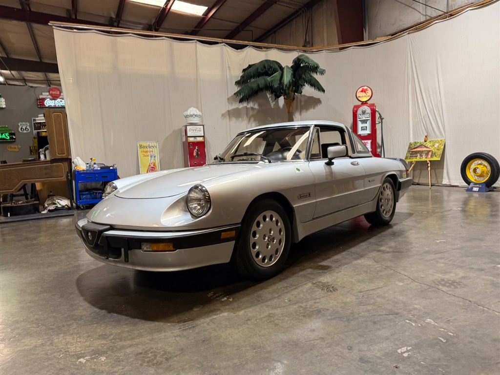1987 Alfa Romeo Spider Quadrifoglio 12