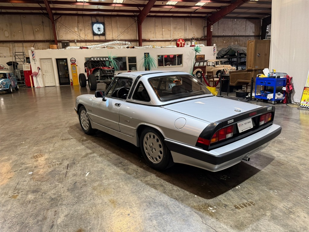 1987 Alfa Romeo Spider Quadrifoglio 15