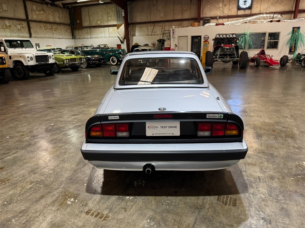 1987 Alfa Romeo Spider Quadrifoglio 19