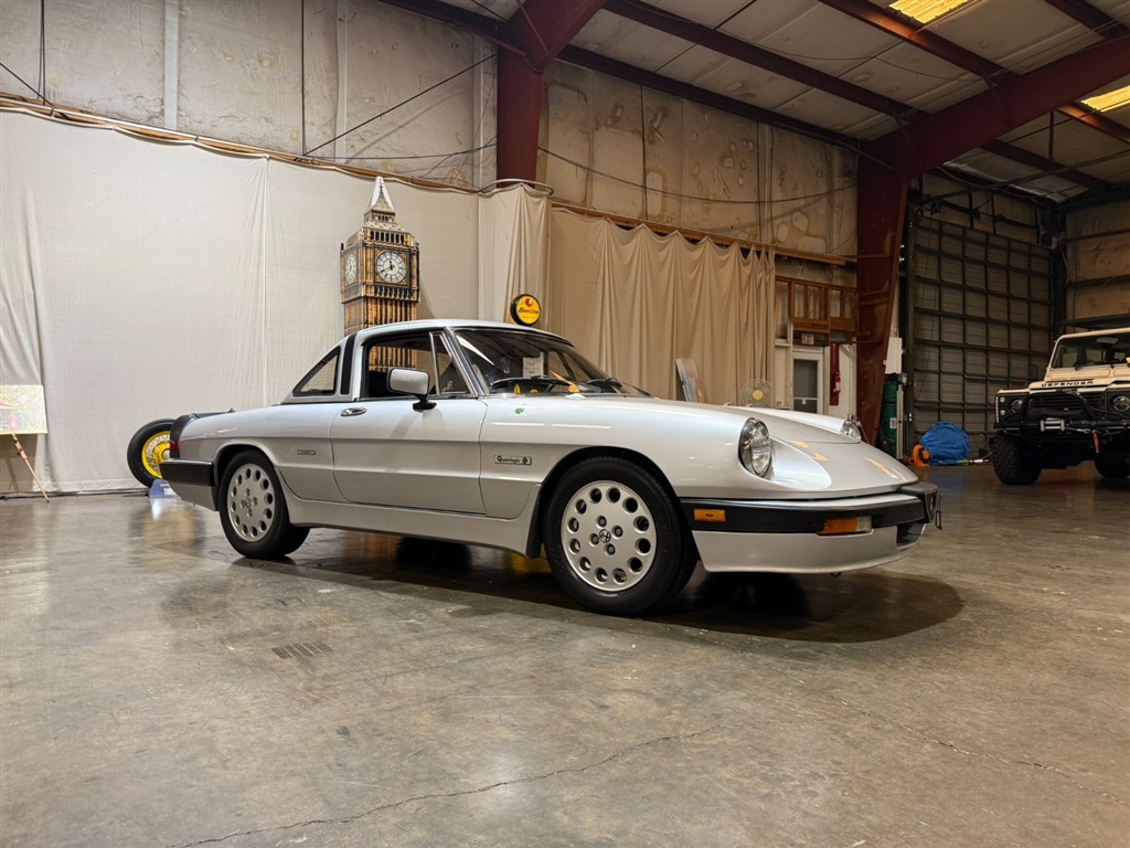 1987 Alfa Romeo Spider Quadrifoglio 2
