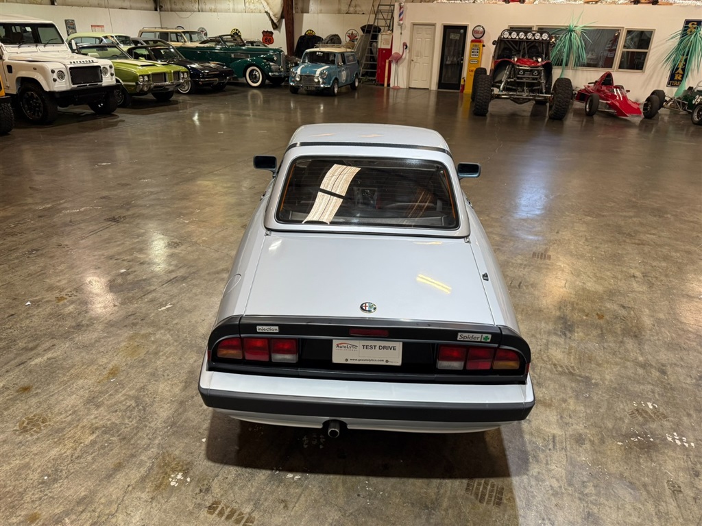 1987 Alfa Romeo Spider Quadrifoglio 21