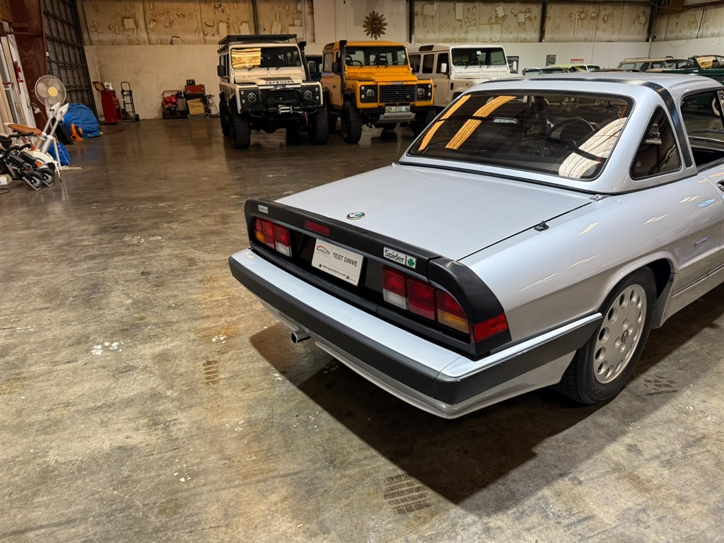 1987 Alfa Romeo Spider Quadrifoglio 22