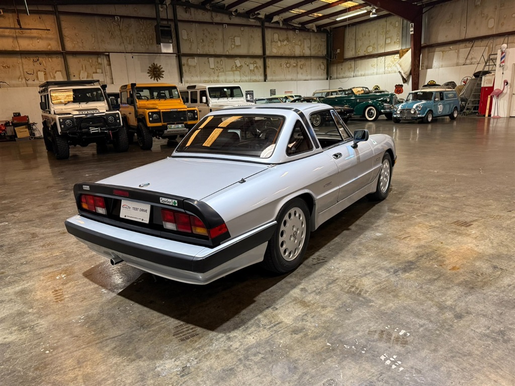 1987 Alfa Romeo Spider Quadrifoglio 23