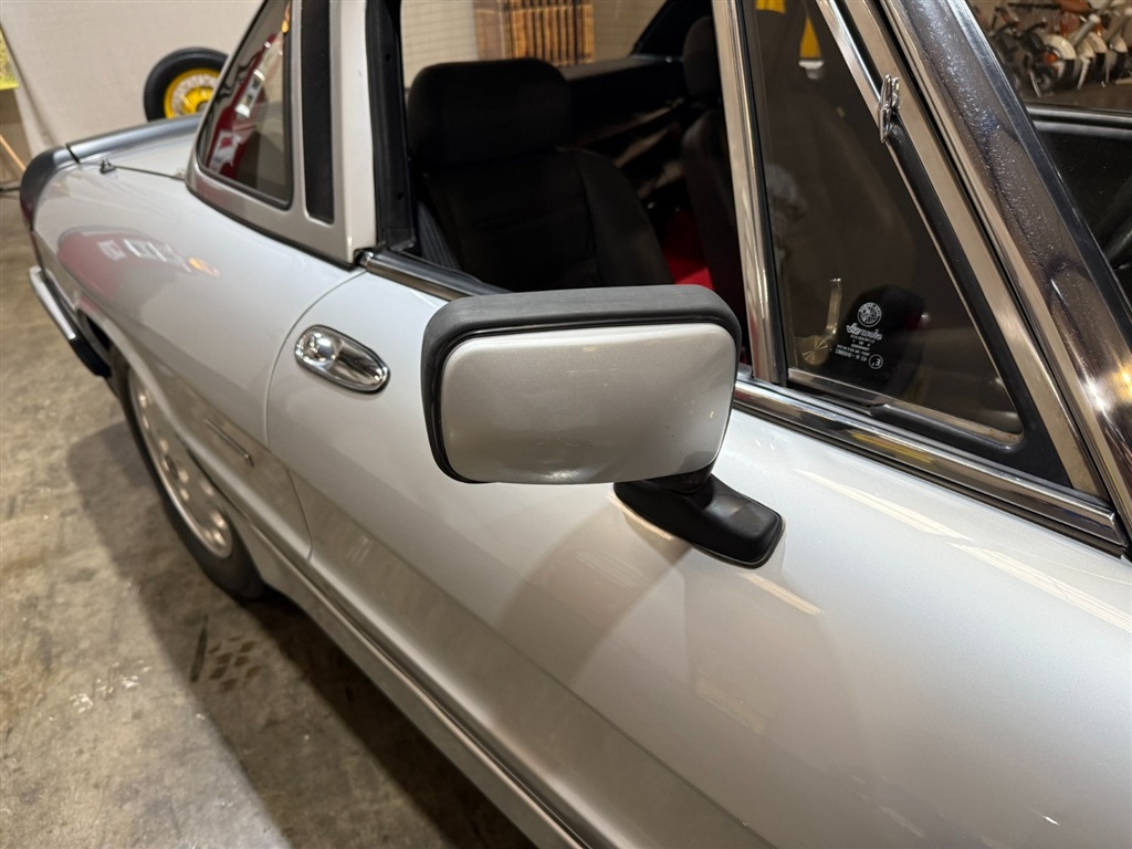 1987 Alfa Romeo Spider Quadrifoglio 32