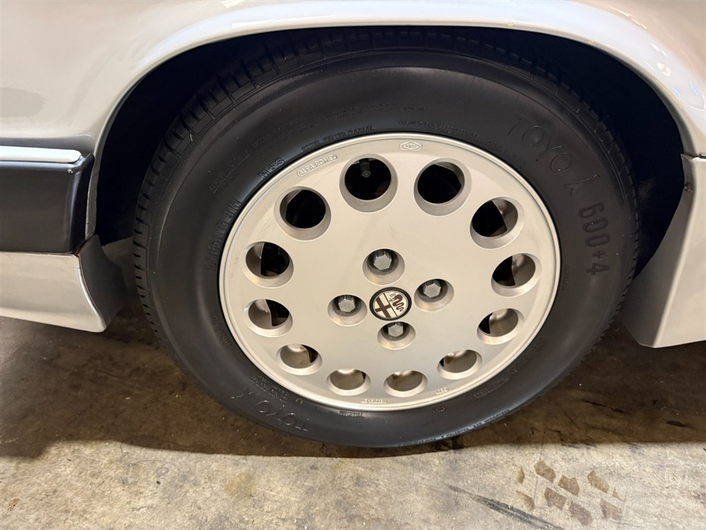 1987 Alfa Romeo Spider Quadrifoglio 37