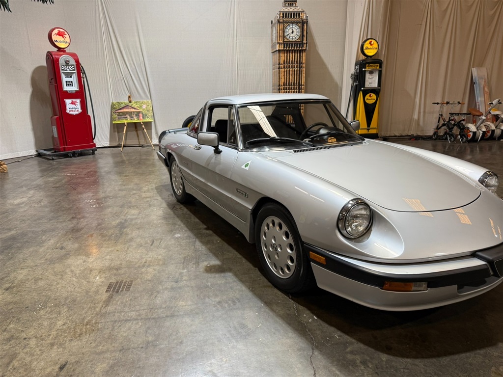 1987 Alfa Romeo Spider Quadrifoglio 4