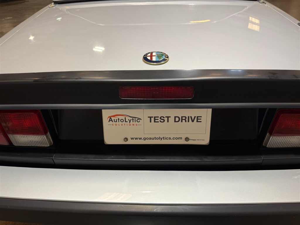 1987 Alfa Romeo Spider Quadrifoglio 40