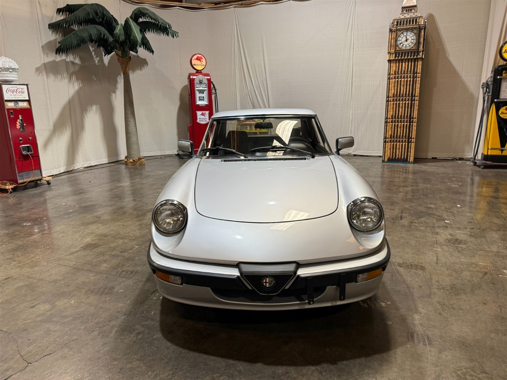 1987 Alfa Romeo Spider Quadrifoglio 6
