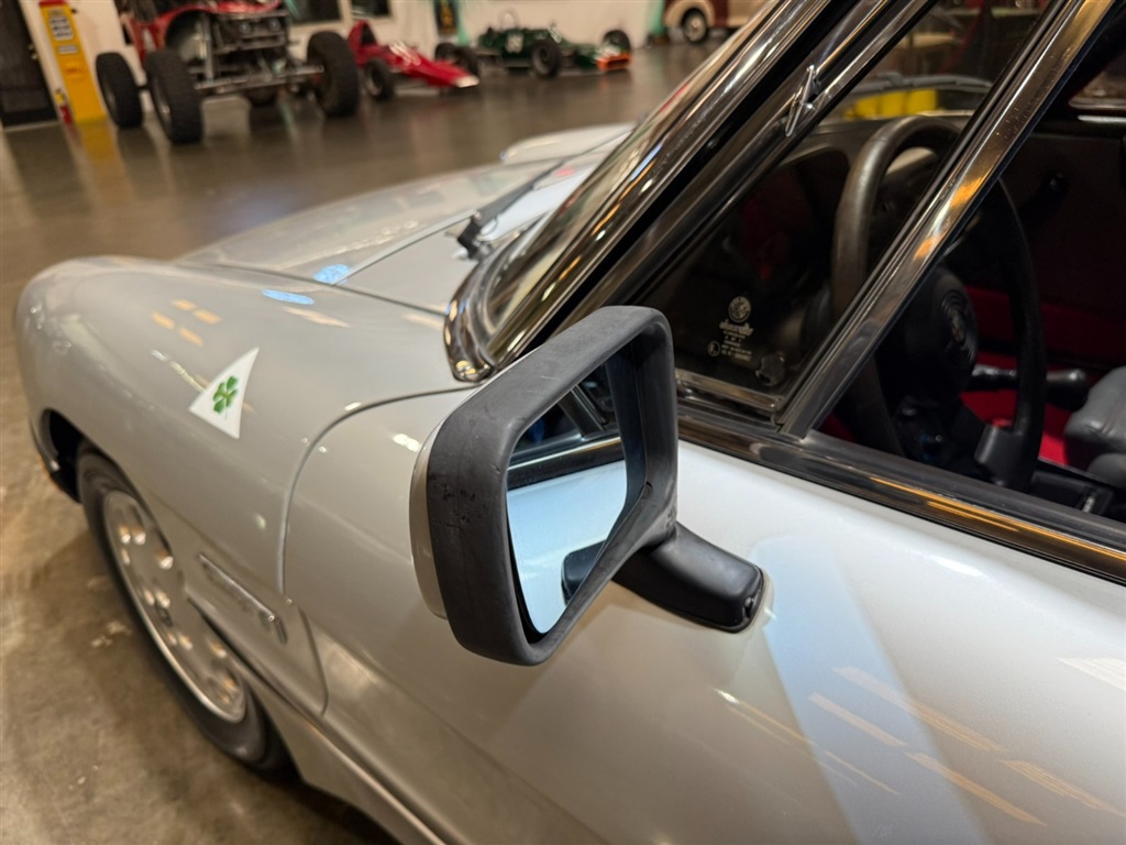 1987 Alfa Romeo Spider Quadrifoglio 60