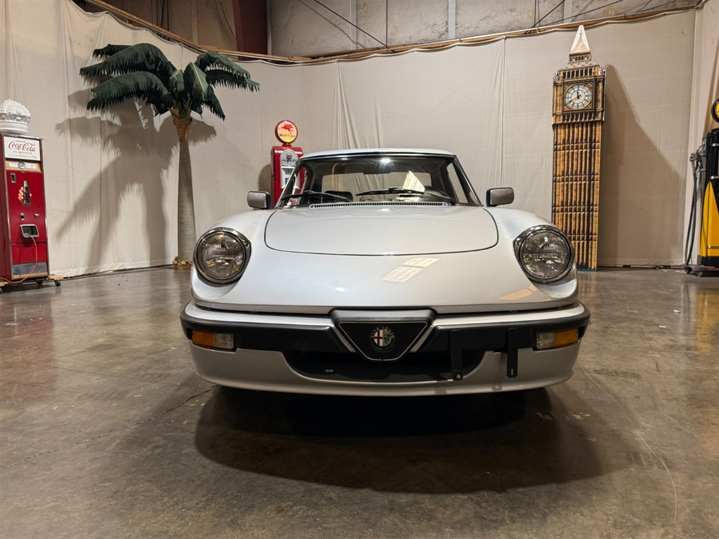 1987 Alfa Romeo Spider Quadrifoglio 7