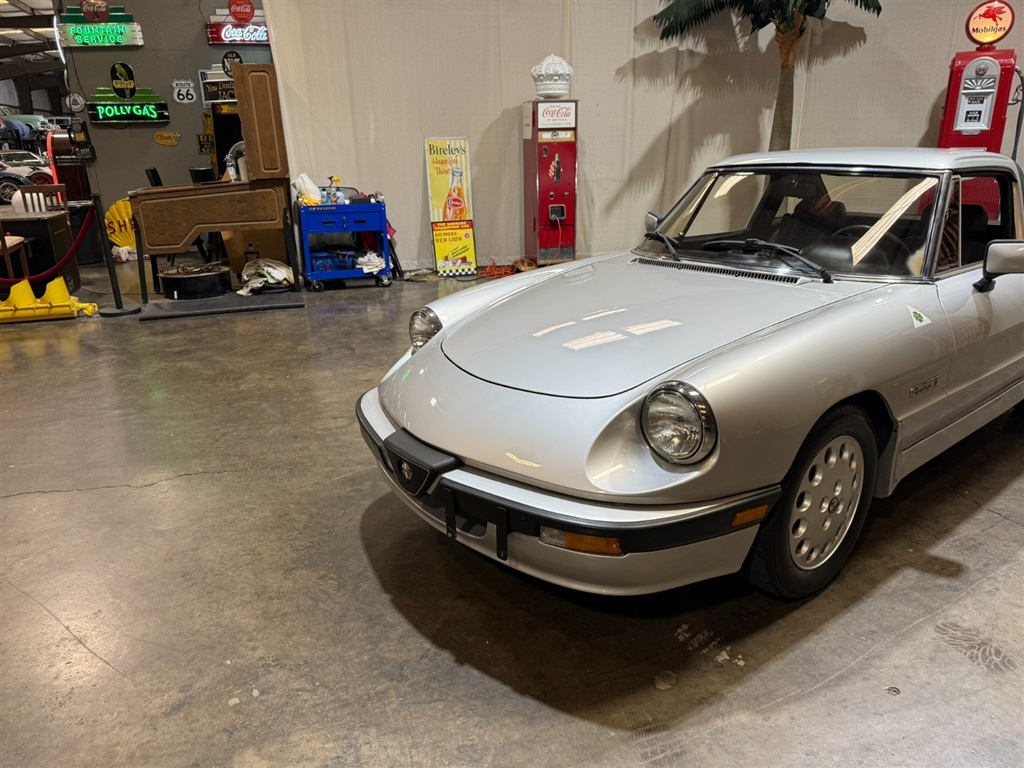 1987 Alfa Romeo Spider Quadrifoglio 9