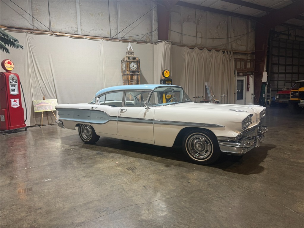 1958 Pontiac Chieftain 4 Door 1