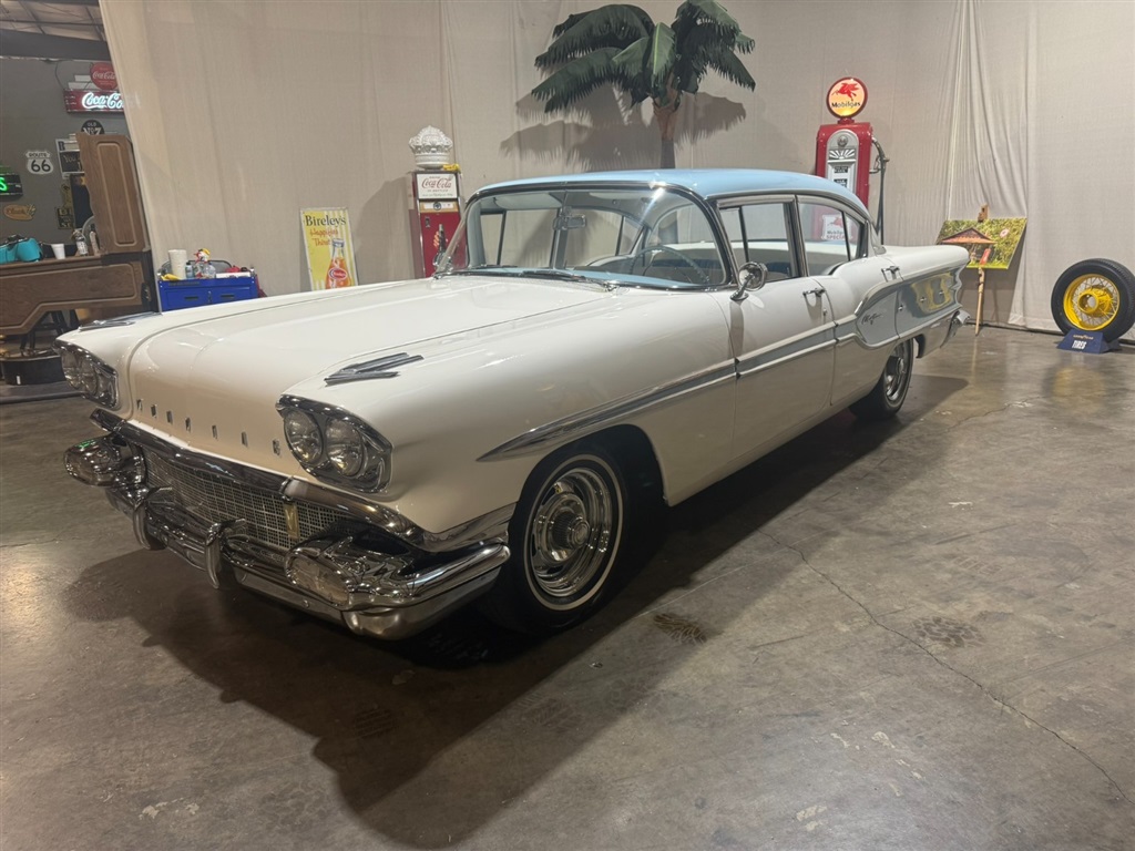 1958 Pontiac Chieftain 4 Door 10