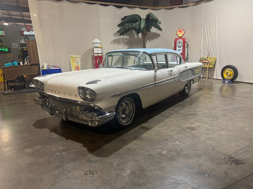1958 Pontiac Chieftain 4 Door 11