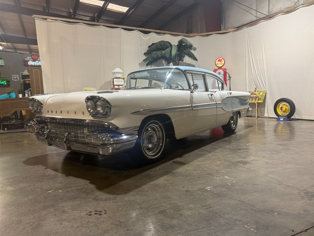 1958 Pontiac Chieftain 4 Door 12