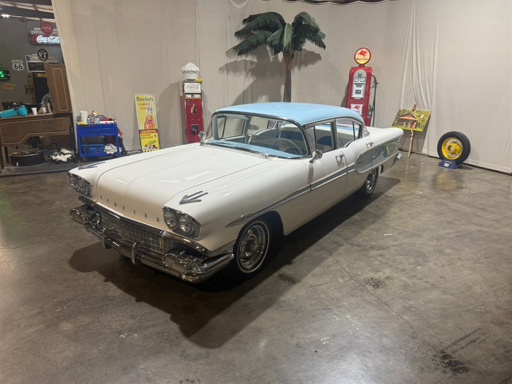 1958 Pontiac Chieftain 4 Door 13