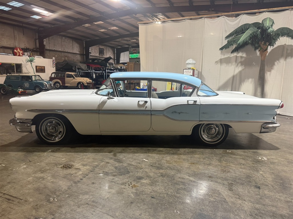 1958 Pontiac Chieftain 4 Door 14