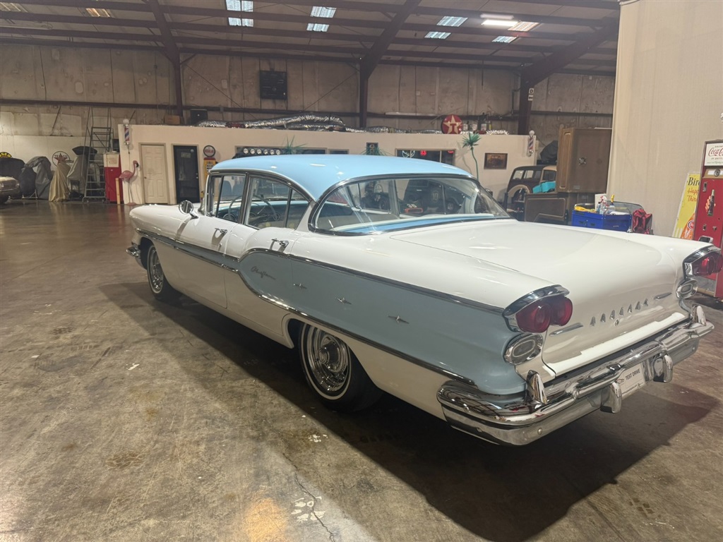 1958 Pontiac Chieftain 4 Door 15