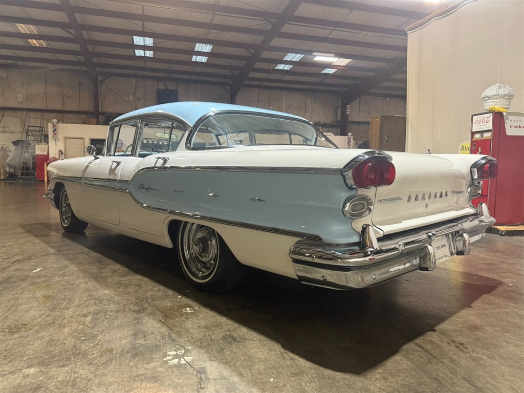 1958 Pontiac Chieftain 4 Door 16