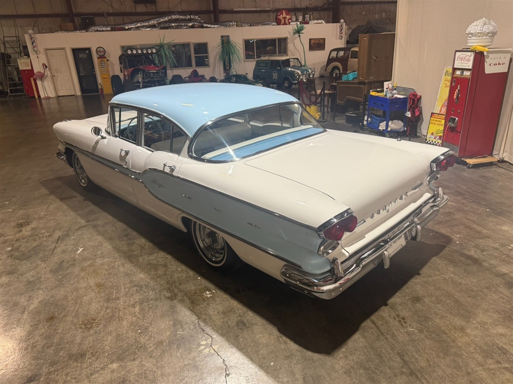 1958 Pontiac Chieftain 4 Door 17