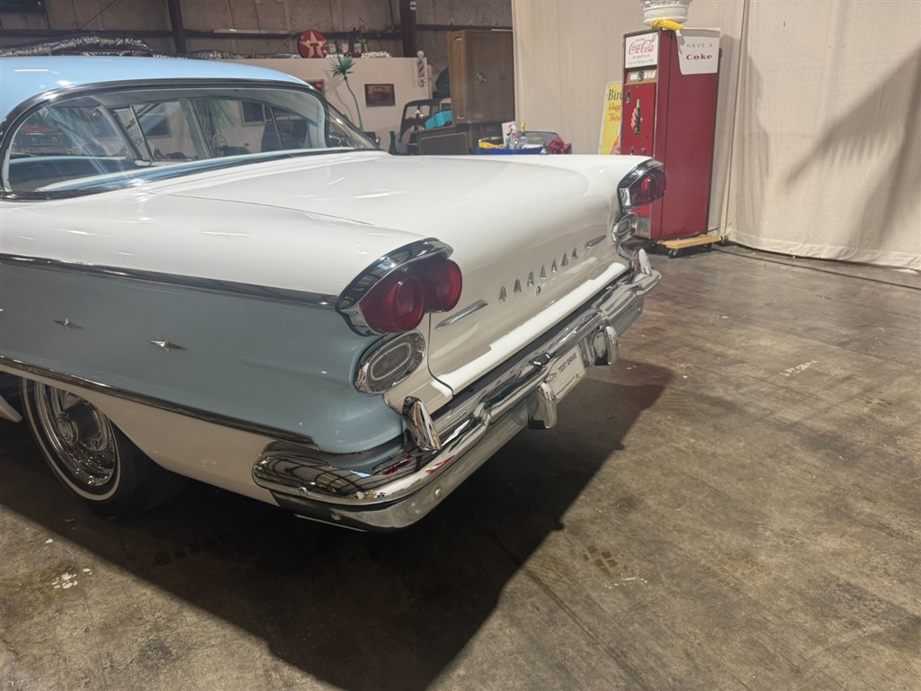 1958 Pontiac Chieftain 4 Door 18