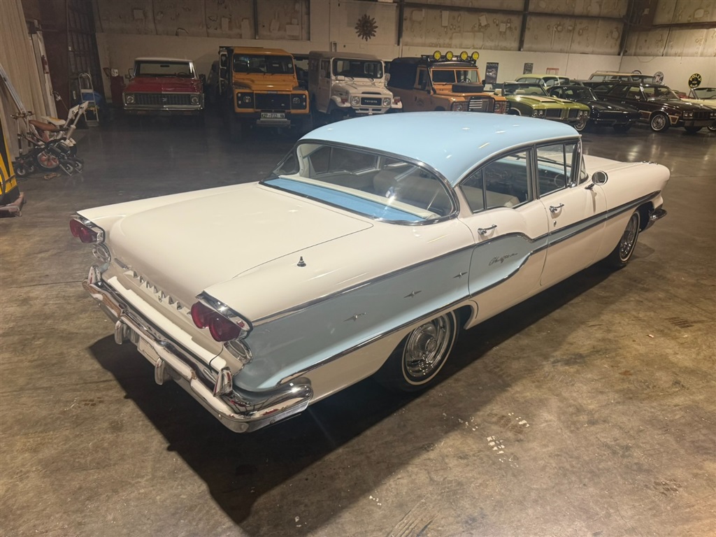1958 Pontiac Chieftain 4 Door 25